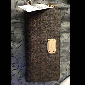 New Brown Michael Kors zipper wristlet wallet